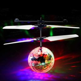 Led boule volante lumineuse Kid039s vol électronique infrarouge Induction avion télécommande lumière Mini hélicoptère jouets en gros9552231