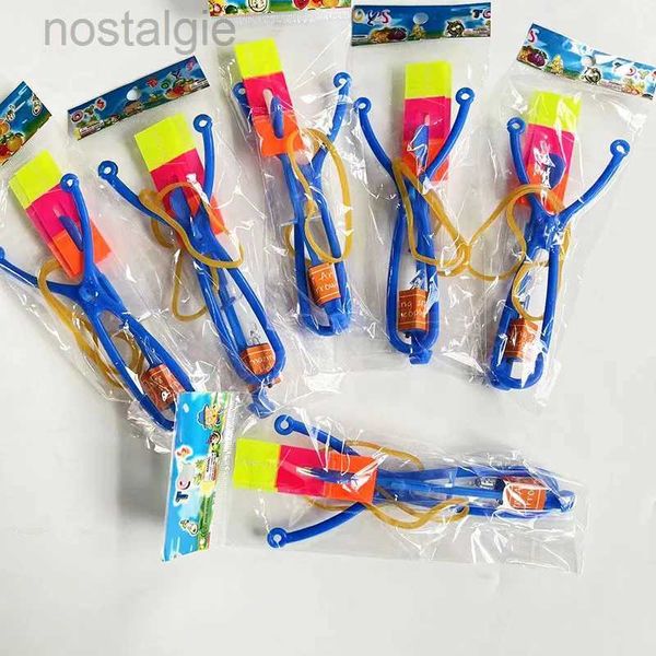 LED Flying Toys 5pcs Enfance Nostalgique Slingshot Toys LED Flash Flying Ejecteur Slingshot Toys Floy Flying Bamboo Dragonfly Light-Eitting Toys 240410