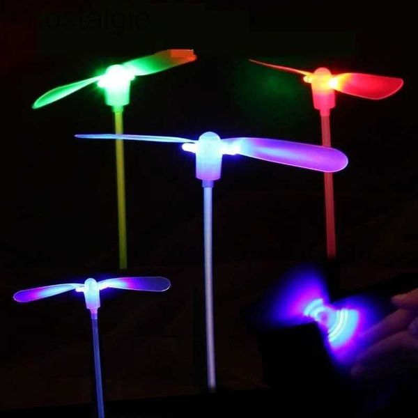 LED Flying Toys Enfants Enfants colorés Luminous Plastic Bamboo Dragonfly Flash Flying Fairy Toys Cadeaux 240410