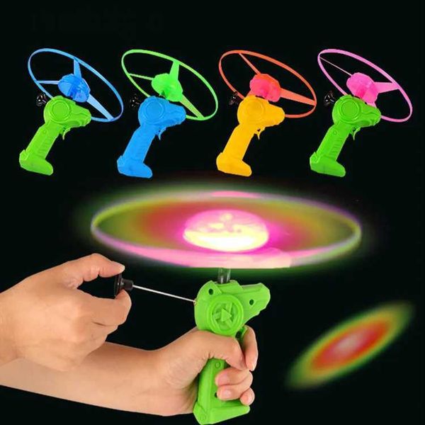 LED Flying Toys Dinosaur Spinning Luminous Tull Flying Flying Ufo LED Light Handle Flash Flying Toys for Kids Outdoor Game 1PC Couleur aléatoire 240410