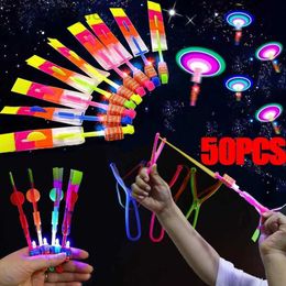 Toys volants LED LED Luminous Slingshot Light Flash Light Outdoor Arrows Flying Toys Hélicoptère Slingshots Catapult Kids Adults Toy Party Points 240410