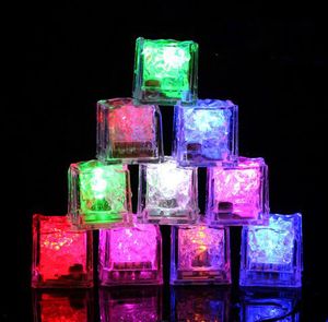 LED-gadget Aoto-kleuren Mini Romantisch Lichtgevend Kunstmatig ijsblokje Flitslicht voor bruiloft Kerstfeest Bar Nieuwjaarsdecoratie