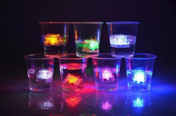 Cubo de hielo LED, Flash rápido, Flash lento, 7 colores, cambio automático, cubo de cristal para fiesta del Día de San Valentín, boda, 12 unids/caja