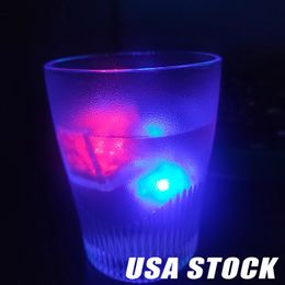 Cubos de hielo LED Luz Flash activado por agua Luces de cubo luminosas Inducción brillante Barras de cumpleaños de boda Decoración de bebidas Lámparas de noche 960 Paquete / lote