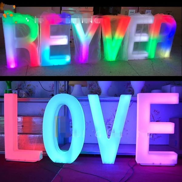 Letras del alfabeto iluminadas por LED Signo de amor Columna romana Carreteras para hoteles Compras Accesorios abiertos Servicio VIP Decoración del banquete de boda Pantalla luminosa colorida