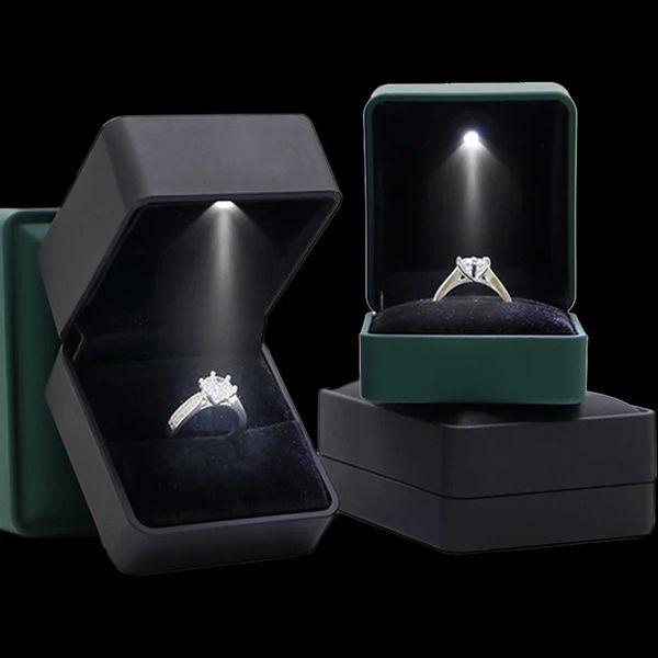 Boîte à bijoux LED pour collier de bague, présentoir de fiançailles, coffret cadeau, boîtes de vitrine avec étuis de rangement légers, vente en gros 240309