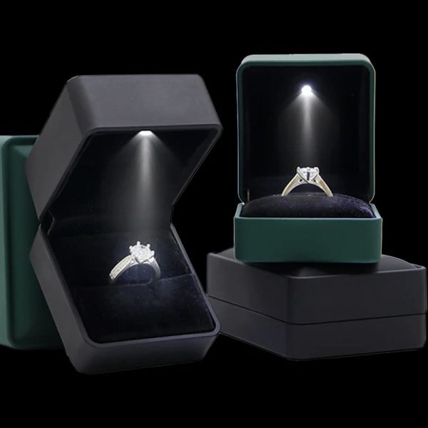 Boîte à bijoux LED pour collier anneau de fiançailles Affichage de la bague Affichage Couade-cadeau Package Boîtes de vitrine avec caisses de rangement léger en gros
