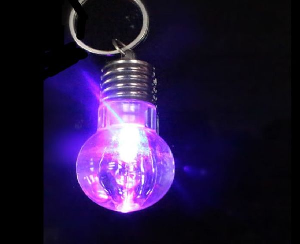 Bombilla de juguete con llavero LED, pequeño regalo creativo, regalo gratuito de promoción, mini bombilla (RGB 7 colores / blanco)