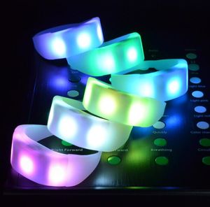 Bracelet lumineux LED en Silicone, contrôle du son, clignotant, contrôle des vibrations, cadeaux de fête, de noël