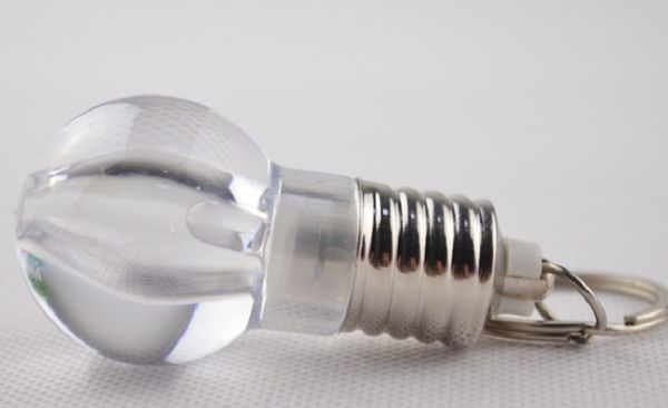 Porte-clés ampoule LED, petit cadeau créatif, cadeau gratuit, mini ampoule (couleur RVB/blanc)