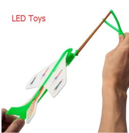 Lumière LED avion élastique bricolage modèle flèche fusée jouet volant cadeau de fête LED volant Toys8696421