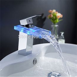 Robinet de lavabo cascade en verre à lumière LED pour salle de bain. T200710