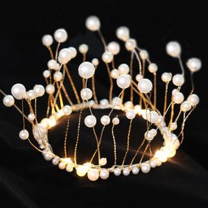 Diadema con corona de perlas que brilla intensamente con luz LED, Mini Tiara de cristal con perlas para niñas, accesorios para el cabello, decoración de pasteles