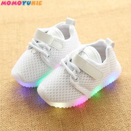 Lumière LED enfants chaussures chaussures pour enfants pour filles garçons Soft Sports baskets casual Girl Boy Toddle Luminous Glowing Light up chaussures 210713