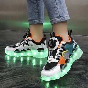 Chaussures légères LED Boys Mesh Surface respirante USB Charges Bright Light Chaussures Girls Casual Sneakers Étudiant Chaussures de course Fashion 240430