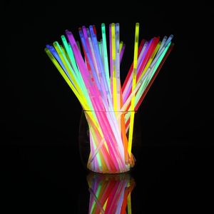 LED Light Sticks 100 stks Mini Lichtgevende Draagbare Fluorescentie Armbanden Vervormbare Halloween Glow Bulk 230724