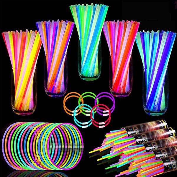 LED Light Sticks 2050100pcs Glow Sticks Party Fluorescencia Luz Resplandor en la oscuridad Pulsera Collar Neón Boda Fiesta de cumpleaños Props Decoración 230809