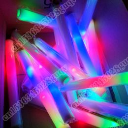 LED-lichtsticks 50 stuks Glow Foam Sticks RGB LED Glow Sticks Light Up Cheer Tube Kleurrijke knipperende lichtgevende toverstokjes Zwembad Bruiloft Feestartikelen 230920