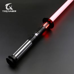 Palos de luz LED TXQSABER Sable de luz Heavy Dueling FOC 12 Color 16 Sonidos Mango de metal Jedi Espada láser Smooth Swing Pixel Cosplay Toys 230825