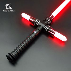 Palos de luz LED TXQSABER Smooth Swing Heavy Dueling Lightsaber 12 Cambio de color 16 conjuntos Sonidos Metal Hilt Cross Espada láser Cosplay Juguetes para niños 230829