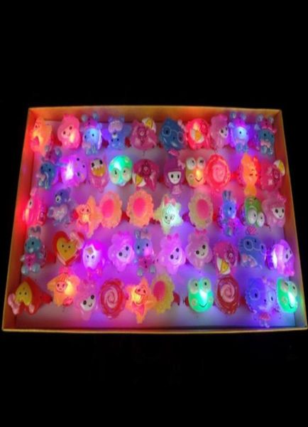 LED Light Up Rings Glow Party Favors Flagnoting Kids Prizes Box Toys Birthday Classroom Récompenses Pâques Supplies au trésor ACRYL4628272