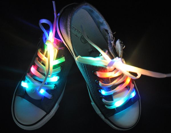 LED Light WaterproofLED Light Shoelaces Imperméable à l'eau Shoestring Batterie Éclairé Flash Éclairage pour Party Hip-Hop Dancing Skating Running (RGB)