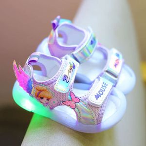 LED -lichten Kinder Sandalen Zomer Anti Kick Boys Beach Luminous Girls Princess Shoes Breathable Baby Walking Kid Shoe L2405