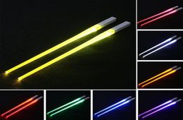 LED Lightsaber Eetstokjes Herbruikbare Light Up Chopstick Keuken Party Servies Creatief Duurzaam Licht Gloeiend Eetstokje Geschenken6570942