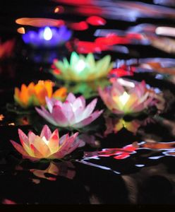 LED LOTUS LAMP Kleurrijk veranderd drijvend waterpool Wens licht lantaarn flameless kaarslotus bloemlampen voor feestdecoratie8284925