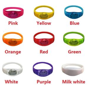 LED Lichtgevende Armband stemgestuurd Gloeiende Polsband Bar Club Rave prop Safty Nachtlampje Armband Entertainment Juichende Rekwisieten Volwassen Kinderen Knipperend Speelgoed Geschenken