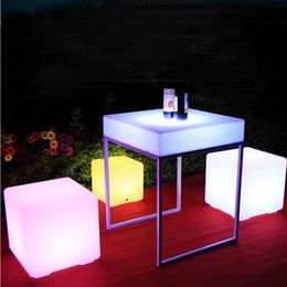 LED LUMINOUSE CUBE BARKSTOOL Kleurrijk vierkante vierkante tuin nachtlichtvoetenbank Lumineuze meubels voor feestjes