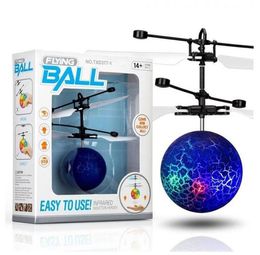 La magia LED bola de vuelo de aeronaves helicóptero juguete colorido de la etapa de inducción lámpara de infrarrojos RC aviones no tripulados Juguetes para Niños Niños de Navidad