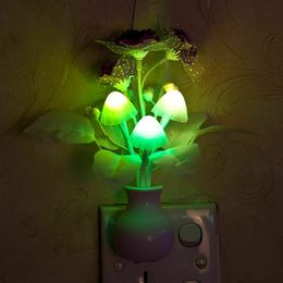 Lumière de nuit à LED avec capteur intelligent Plug-in Night Lights for Kids Adults mignon Champignon Night Light Chambre Home Decor Light Wall Lampe