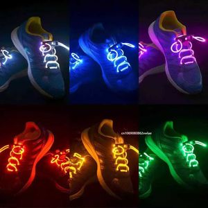 Jouet rave LED 1pcs néon LED LAGE LACES LACES STRAP GLOW Stick Luminous Shoelace Accessoires Party Supplies Multi-couleur 240410