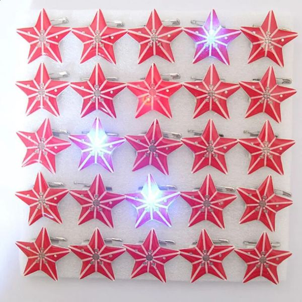 Led Rave Toy 25 unids Estrella LED Broche intermitente Pin Light Up Insignia Resplandor Joyería Regalo Juguetes Fiesta Cosplay Cumpleaños Boda Navidad Navidad 231109