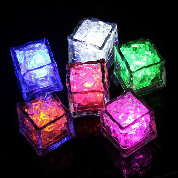 LED Rave Toy LED Light Up Ice Cubes Color Impermeable Luminoso Resplandeciente para fiesta Boda Decoración del hogar Niños Baño Juguetes Y2303