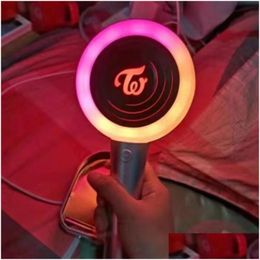 LED Rave Toy LED Rave Toy Dos veces Lightstick Toys con Momo Plush Dolls Regalos Ver.2 Bluetooth Equipo coreano Candy Bong Z Stick Light Flash Dhlxk