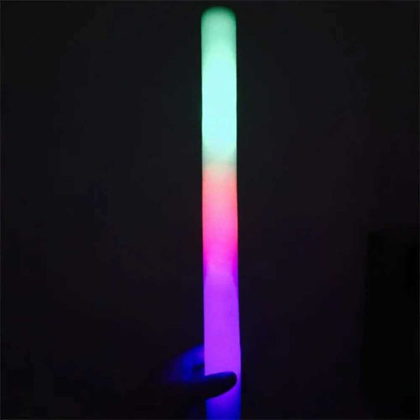 Jouet rave rave LED Luminous Sticks Party Foam Glow Stick RGB fluorescent Dark Light for Bar Wedding Birthday Festival Festival Accessoires 240411