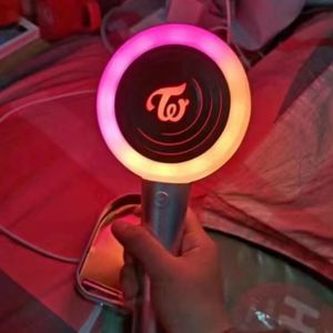 Led Rave Speelgoed Tweemaal Lightstick Speelgoed Met Momo Pluche Poppen Geschenken Ver.2 Bluetooth Koreaanse Team CANDY BONG Z Stick Licht Knipperende Kpop Lightstick 230417