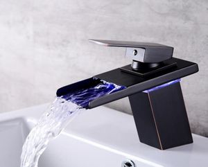 LED Sensor Kleurverandering Badkamerkraan Zwart Chroom Wastafelmengkraan Waterval Uitloop Koud en Water Enkele Handgreep Tap3352497