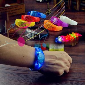 LED bracelet en silicone bracelet de contrôle du son lumière dragonne Light Up Bangle Wristband Party Bar Cheer jouet Outdoor Gadgets ZZ