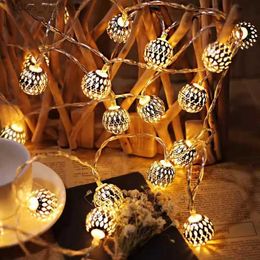 Cadenas LED 20 luces LED Cadena con pilas Bolas marroquíes huecas Guirnalda Lámparas de hadas DIY Boda Fiesta de Navidad Iluminación Decoración YQ240401