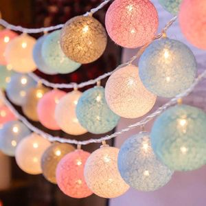 LED -snaren LED -Lichten katoenball Fairy String Licht Kerstvakantie Ins Decoratie Slaapkamer Kleine gekleurde snaar licht Knipperende lichten P230414
