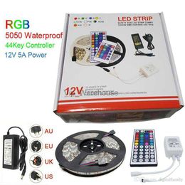 Tiras de LED Luz de tira LED barata RGB 5M 3528 SMD 300Led IP65 impermeable + Controlador de 44 teclas + Transformador de fuente de alimentación de 12V 2A con caja Regalos de Navidad HKD230912