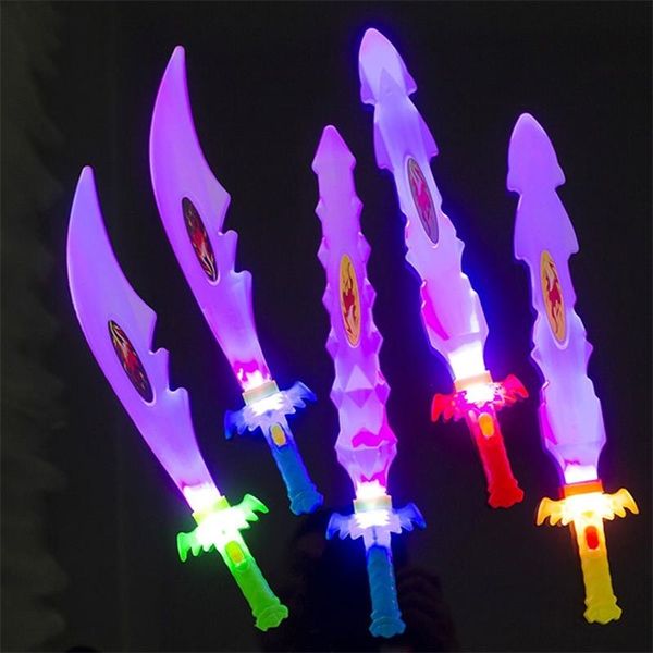 LED Swords / Guns 8 pcs épées lumineuses jouets enfants éclairent baguettes clignotantes bâtons LED partie jouet accessoire cosplay garçon jouet amusant en plein air 220919