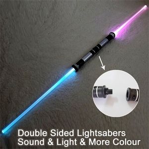 LED SwordsGuns 2 PiecesLot Clignotant Sabre Laser Double Épée Jouets Son et Lumière pour Garçon Filles 220905