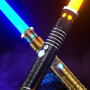 LED SwordsGuns Metal Lightsaber RGB Laser Sword Toys Light Saber 7 Changement de couleur Enfants Soundfonts Force FX FOC Blaster Jedi Gift 230803