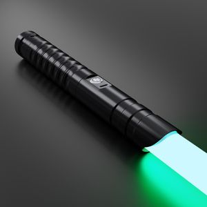 LED SwordsGuns WANARICO RGB Poignée en métal pour sabre laser à balançoire lisse Duel lourd 15 couleurs Change Force 12 sons Blaster Laser Sword Toys 230323