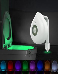 Luz LED nocturna para asiento de inodoro, Sensor de movimiento, luz para WC, lámpara intercambiable de 8 colores, retroiluminación con batería para inodoro infantil 101047144279