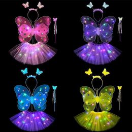 LED TOYYS 34 stukjes met dubbele gelaagde meisjes LED Flash Fairy Butterfly Wing Wand Hoofdband Kleding Toy Gifts Halloween Decoratie S2452099 S24